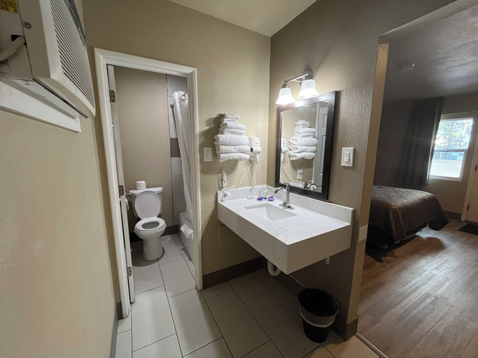 Bathroom 5, Mountain View Inn, Coconino