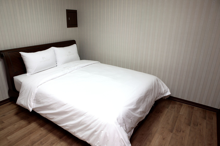 Bedroom 2, Ritz Castle Resort, Taean