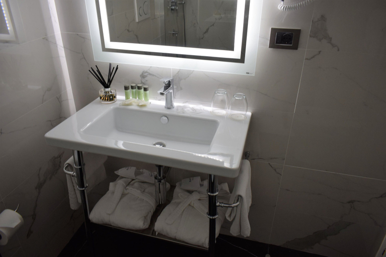 Bathroom 4, Raeli Hotel Archimede, Roma