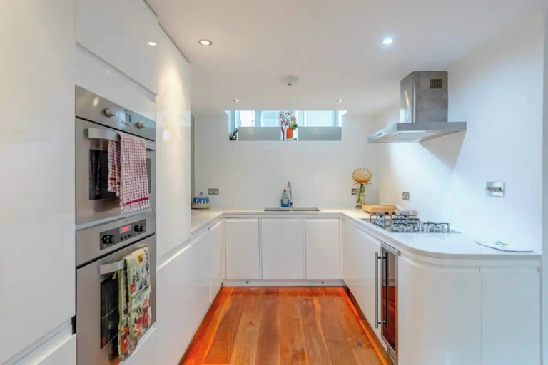 Others 5, Incredible 2BD Loft by Regents Canal - Haggerston, London