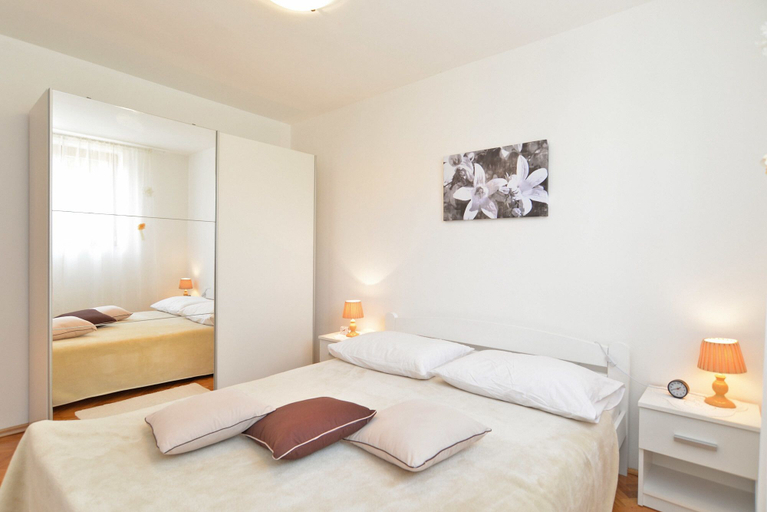 Bedroom 2, Apartment 1375, Fažana