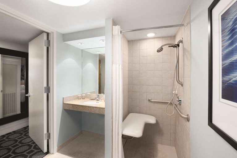 Bathroom 4, Hilton Long Island/Huntington, Suffolk