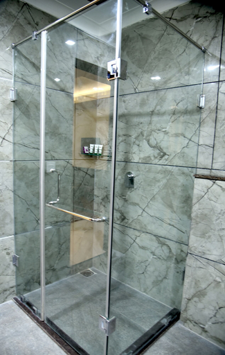 Bathroom 4, Clarks Inn Suites Katra, Reasi