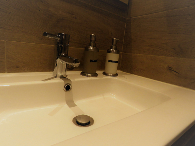 Bathroom 3, Villa Einstein Apartments, Antwerpen