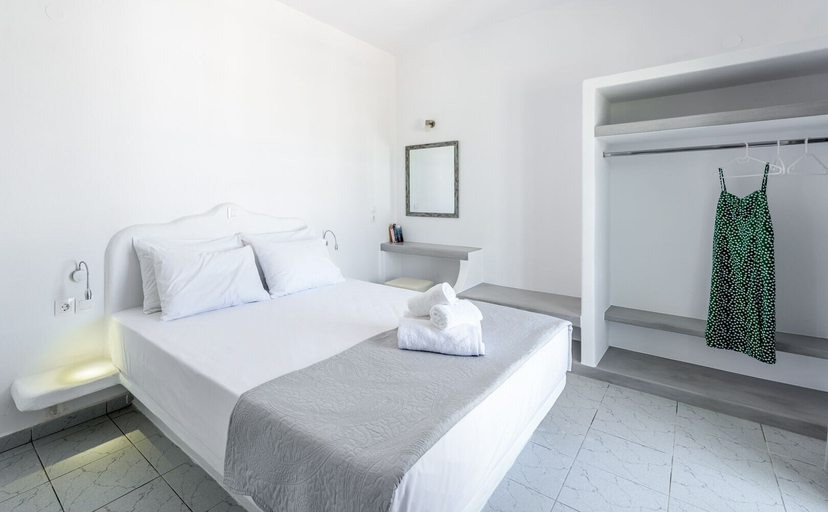 Bedroom 4, Pente Elies Milos, South Aegean