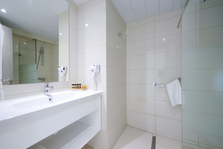 Bathroom 5, River Rock Hotel