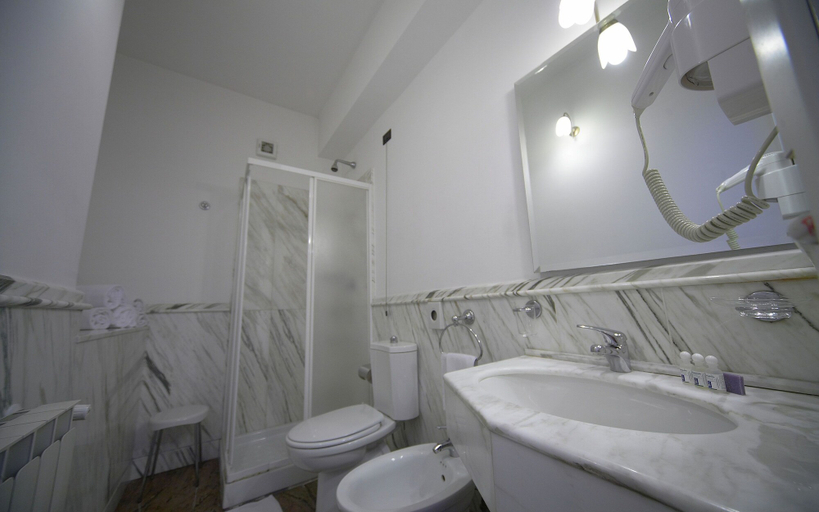 Bathroom 3, Borgo Verde, Catania