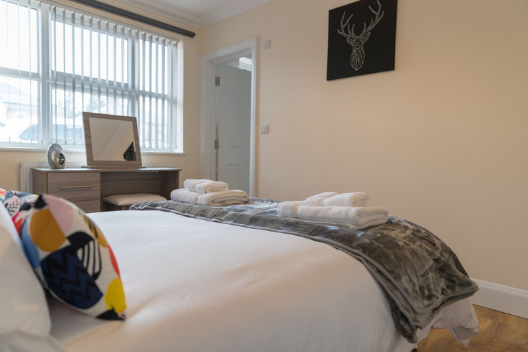Bedroom 2, London Heathrow Serviced Apartments, Surrey