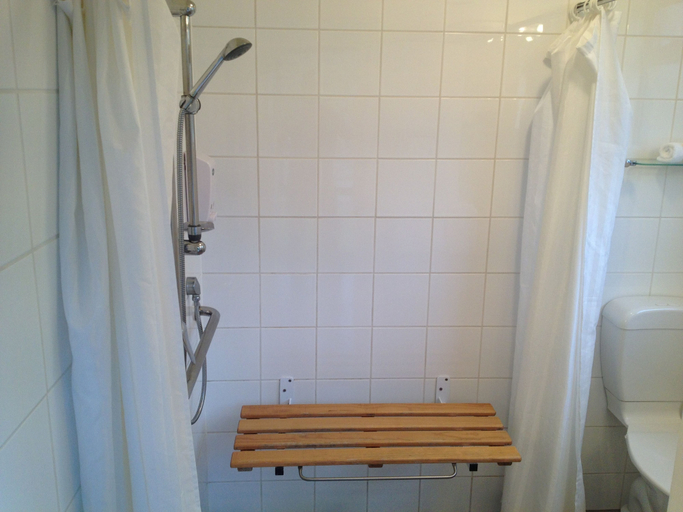 Bathroom 3, La Rochelle Motel, Christchurch