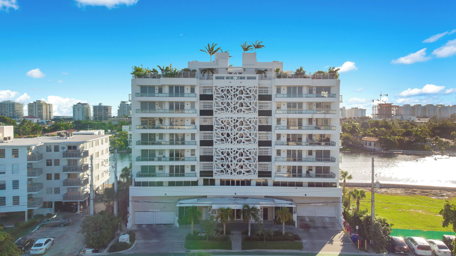 Exterior & Views 1, Stunning 2BR 2BA Bay Harbour with Pool, Miami-Dade