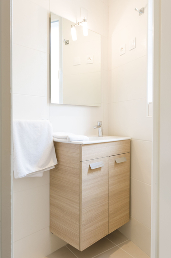 Bathroom 4, Hôtel Le Saint Louis, Somme