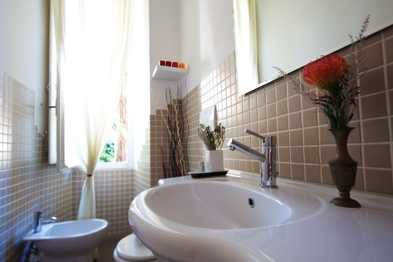 Bathroom 5, Il Tempio di Morfeo, Rome