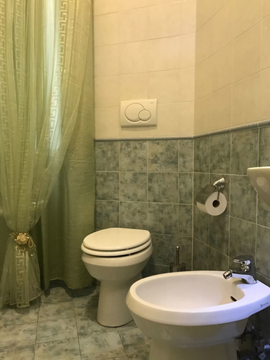 Bathroom 5, La Breccia a Porta Pia, Roma