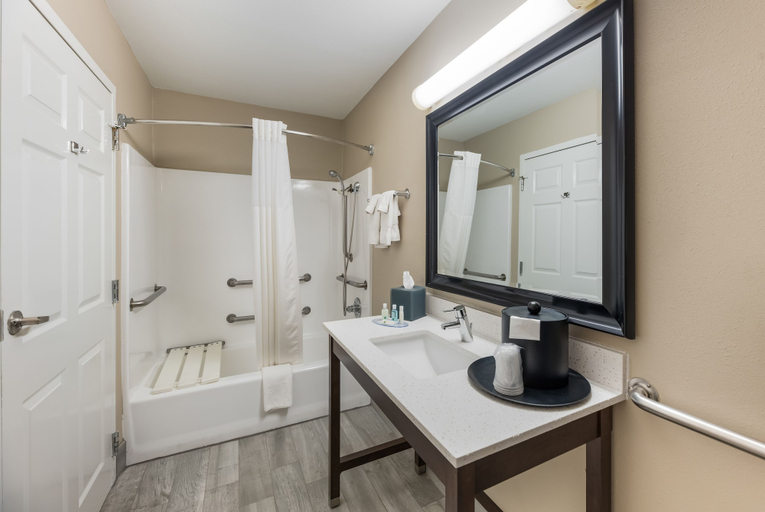 Bathroom 4, Quality Inn Sonora TX, Sutton