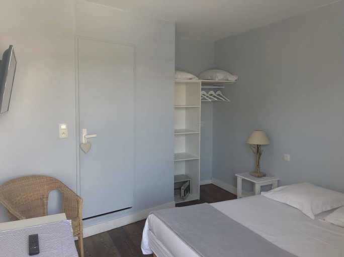 Bedroom 4, Le Pavillon Bleu, Gironde