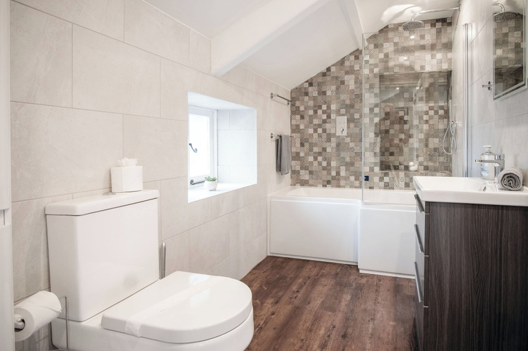 Bathroom 3, The Lodge - 2 Bedroom Cottage - Princes Gate, Pembrokeshire