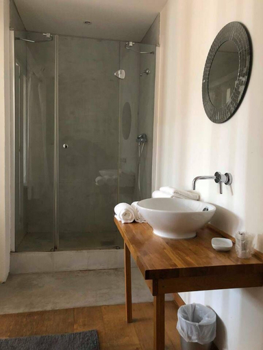 Bathroom 5, Le Pavillon Bleu, Gironde
