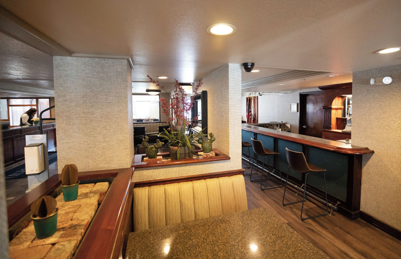 Food & Drinks 5, Oxnard Inn Lancaster, Los Angeles