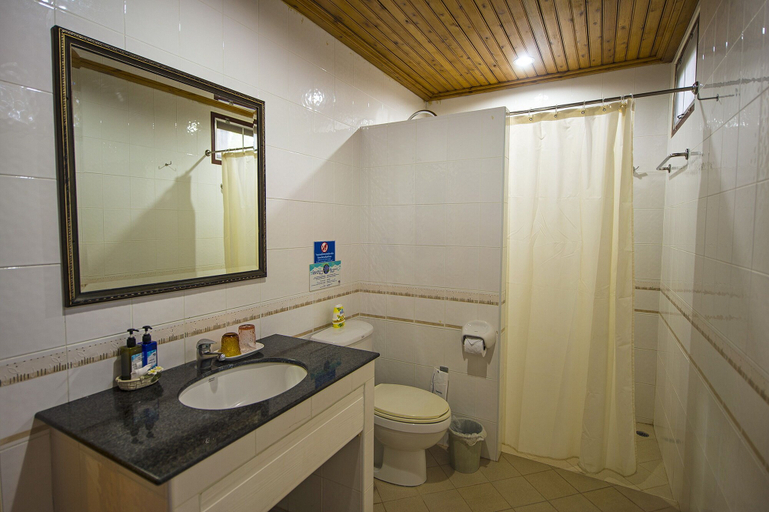 Bathroom 5, Rocky Point Resort, Thap Sakae
