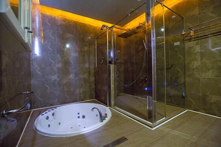Bathroom 3, Cherry Blossom Motel, Nantou