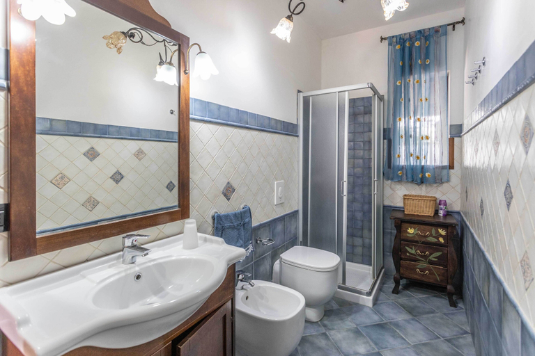 Bathroom 4, Villetta Isabella, Lecce