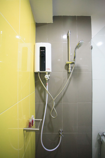 Bathroom 2, Su 22, Khlong Toey