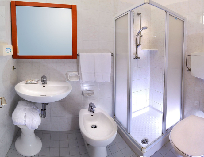 Bathroom 4, Hotel Losanna Gabicce Mare, Pesaro E Urbino
