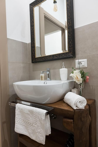 Bathroom 5, La Residenza sul Largo, Cagliari