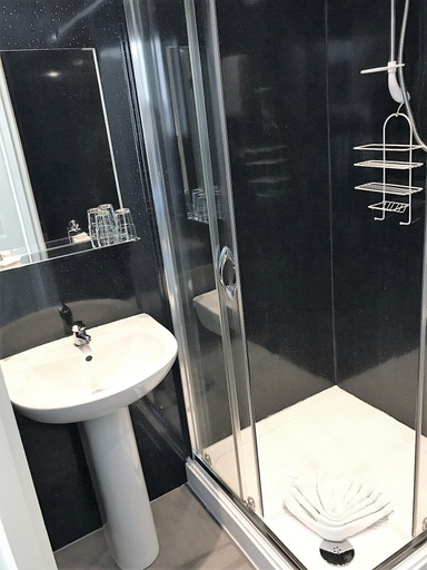 Bathroom 3, The Westbourne House, Blackpool
