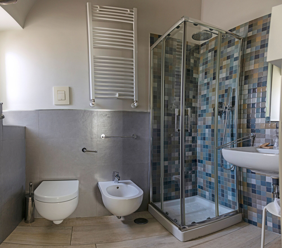Bathroom 5, Torrelama Room Breakfast, Barletta-Andria-Trani