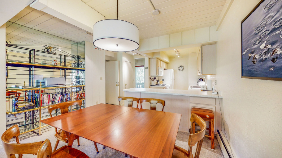 Food & Drinks 5, Laurelwood Condominiums, Pitkin