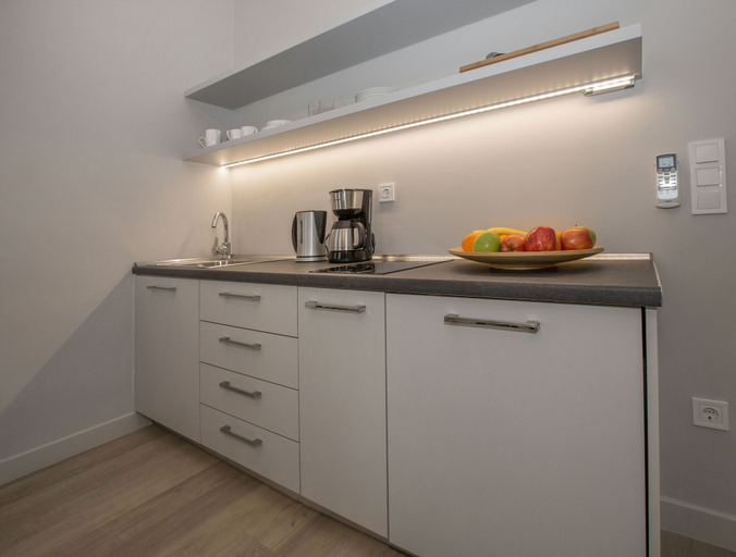 Others 5, Magnificent neoclassical apt in Syntagma-Plaka by GHH, Attica