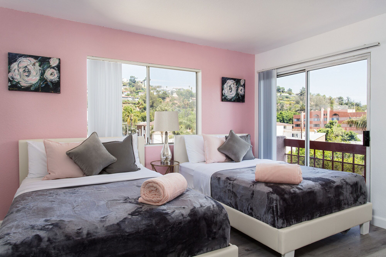Bedroom 3, Luxurious 2BD & Den Hollywood Apartment, Los Angeles