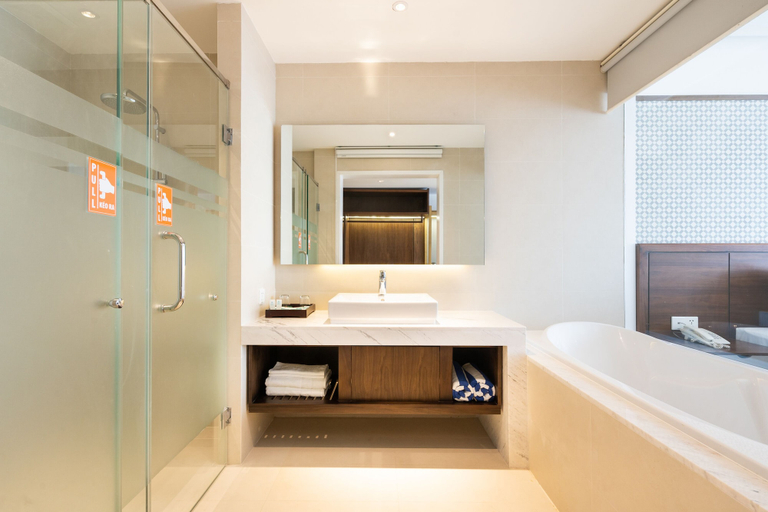 Bathroom 5, Hoang Ngoc Beach Resort, Phan Thiết