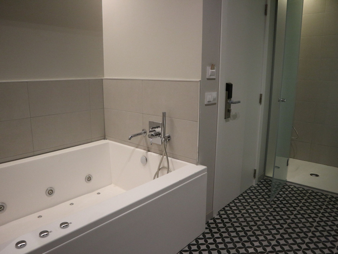 Bathroom 5, You & Co. Quart Boutique Hotel, Valencia