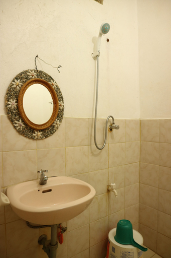 Bathroom 4, Joan Beach Resort, Abra de Ilog