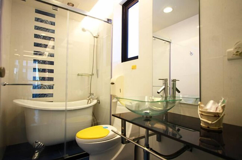 Bathroom 5, Gold Sandy Beach Hotel, Pingtung