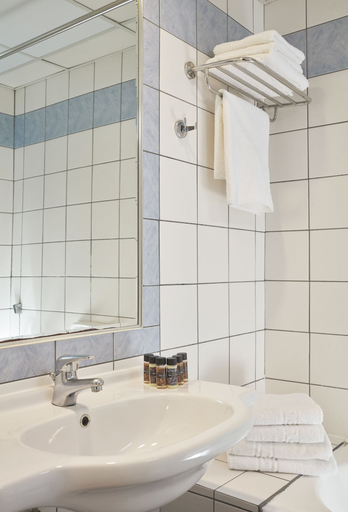 Bathroom 5, Candia Hotel, Attica