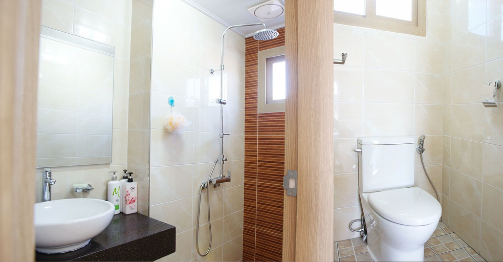 Bathroom 3, Lapaloma Pension, Jeju