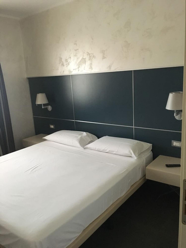 Bedroom 3, Home Club Suite Hotel, Cosenza