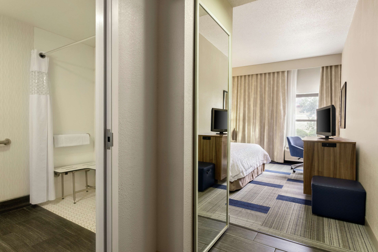 Bedroom 4, Hampton Inn Birmingham/Trussville, Jefferson