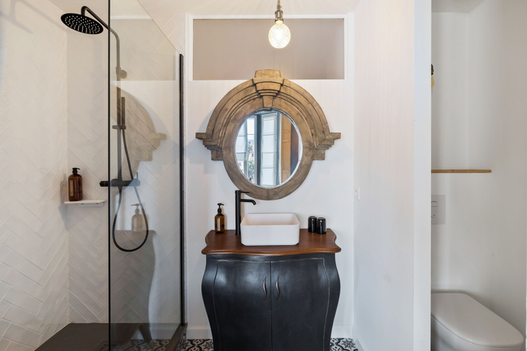 Bathroom 5, Libertitu, Pyrénées-Atlantiques