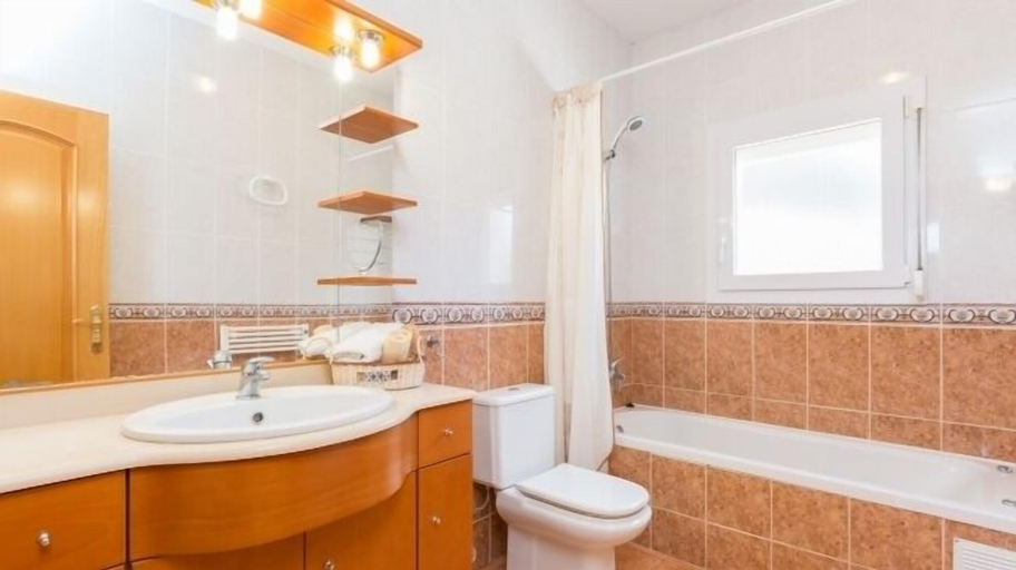 Bathroom 4, Villa Angeles, Girona