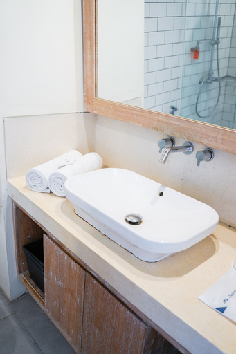 Bathroom 16