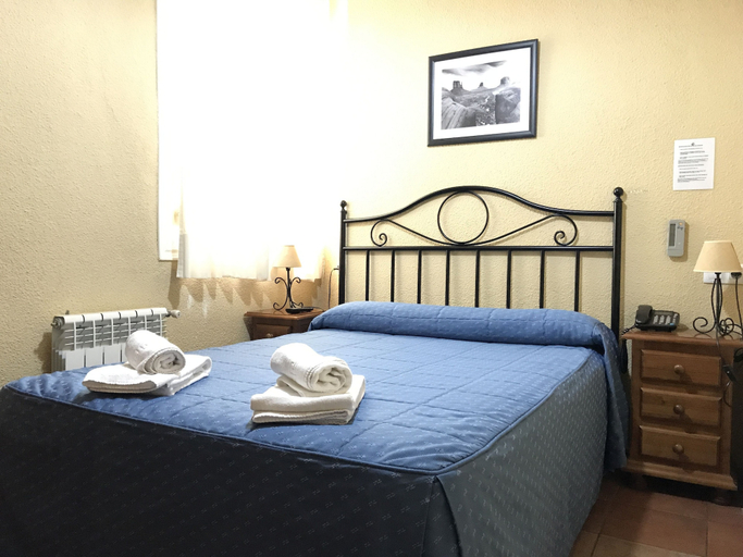 Bedroom 3, Hostal El Pilar, Madrid