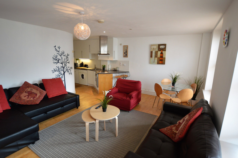 Others 5, MetroStays - Stephen's Green 7-2, Dublin