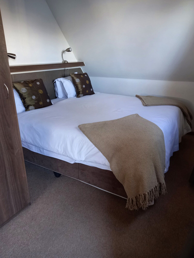 Bedroom 3, Cotswold House, City of Cape Town