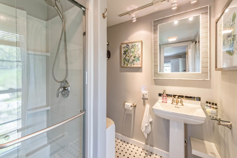 Bathroom 4, Moonshadow Bed and Breakfast, Steuben