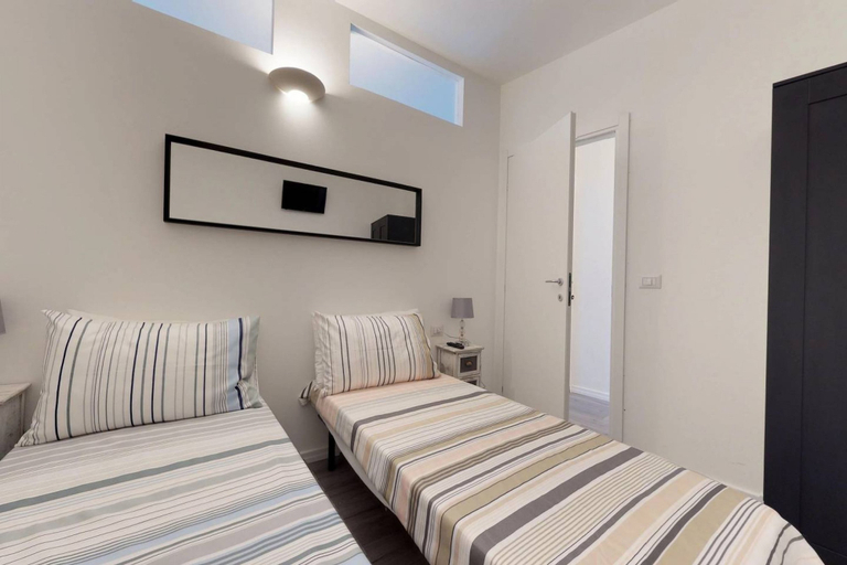 Others 3, Luxury 2 bedrooms apartment, Milano