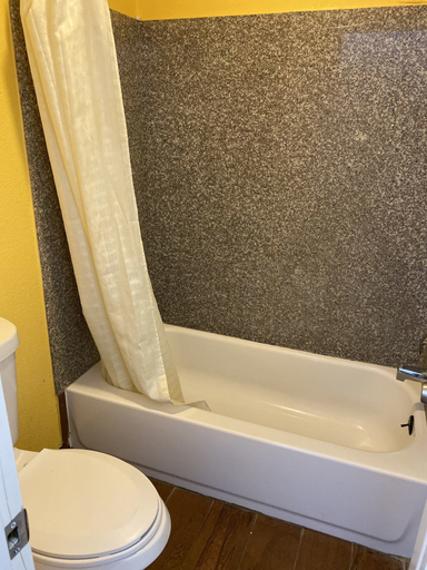 Bathroom, The Village Inn, Livingston